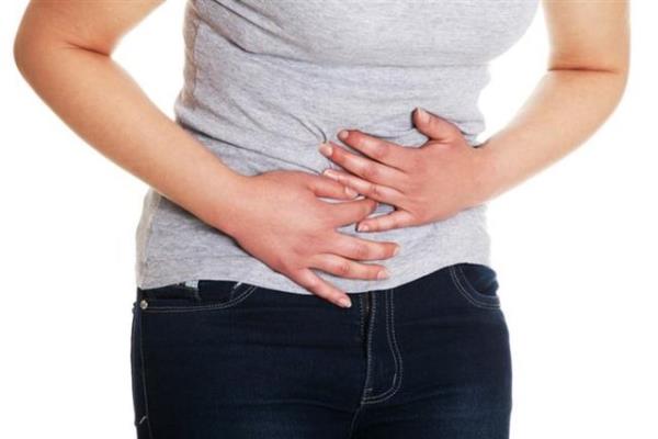 Đau bụng là triệu chứng của bệnh viêm đại tràng