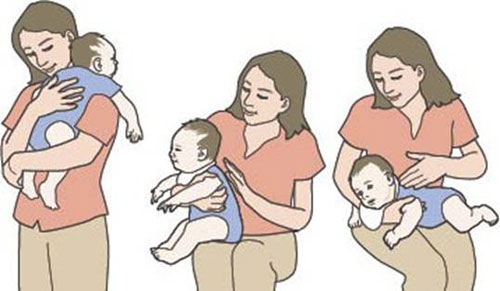 Các mẹ hãy vuốt nhẹ sống lưng giúp bé giảm ho hiệu quả